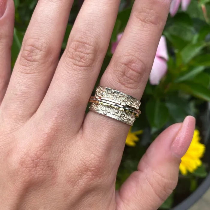 Rings Alviva Spinner Ring Ideaure Jewelry